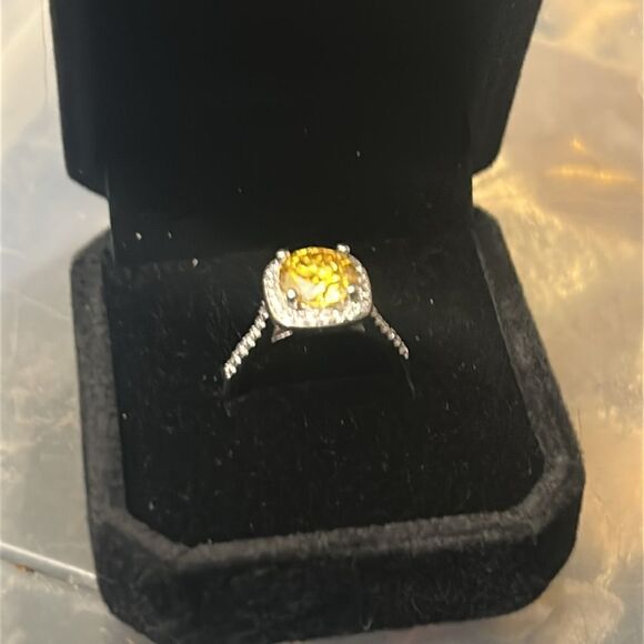 925 sterling silver 2.25 CTW yellow & white Moissanite ring size 7 - Picture 1 of 3